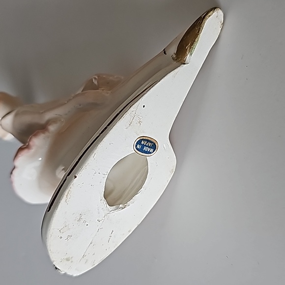 Vintage Ceramic Ballerina Figurine with Gold accents Made in Japan - Picture 13 of 16